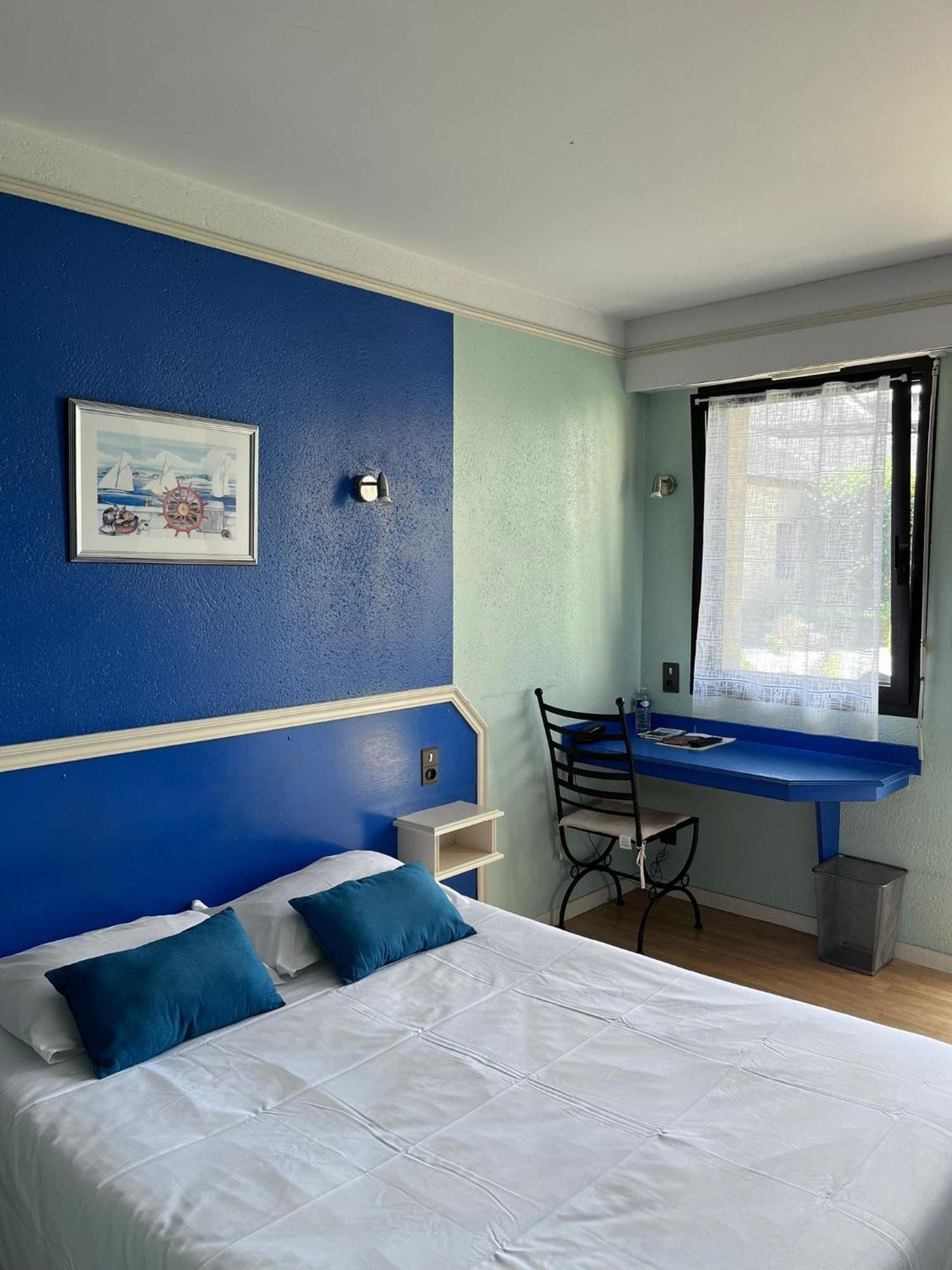 Hotel La Tour Des Anglais Mayenne Exterior foto