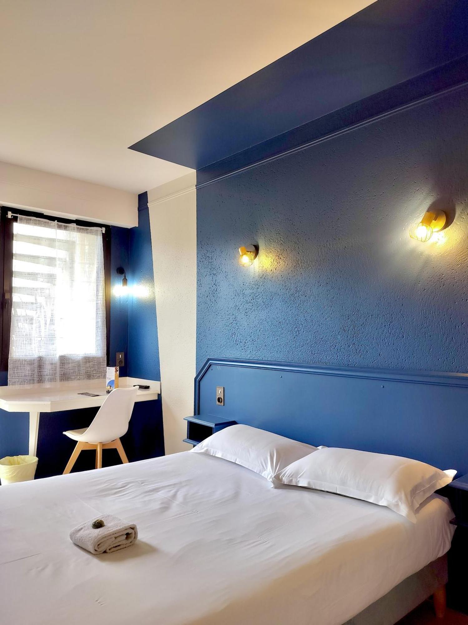 Hotel La Tour Des Anglais Mayenne Exterior foto